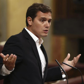 Albert Rivera durante su intervención en el Pleno del Congreso sobre el 'caso Gürtel'. | MARISCAL (EFE)