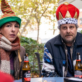 Berta (Esperanza Pedreño) y José Ramón (Raúl Cimas), protagonistas de la serie 'Poquita fe' (Movistar).