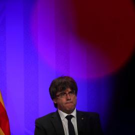 El presidente de la Generalitat de Catalunya, Carles Puigndemont, durante una rueda de prensa. / REUTERS