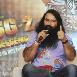 Fotografía de archivo de septiembre de 2015 del gurú Gurmeet Ram Rahim Singh durante la presentación de la segunda película sobre su vida ('MSG Messenger of God II9), en Nueva Delhi (India).. EFE/Str