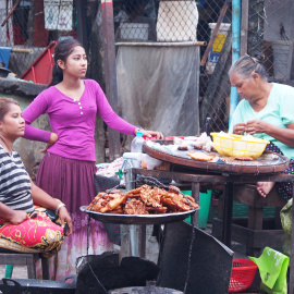 Dones a Myanmar, Birmània. FOTO: Queralt Castillo