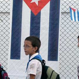La fachada de un colegio de Cuba / Enrique De La Osa - REUTERS
