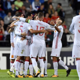 Los jugadores de la selección celebran uno de los tantos anotados ante Liechtenstein. - AFP