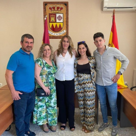 17/06/2023 - La nueva alcaldesa, María Luisa López Álvarez, en el centro, acompañada de su equipo de Gobierno en Puebla de Don Rodrigo, a 17 de junio de 2023.