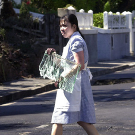 Foto de una empleada del hogar en Bizkaia. EFE