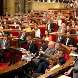 El portavoz de Catalunya Si que es pot, Joan Coscubiela, esta mañana en el pleno del Parlament / EFE - Toni Albir