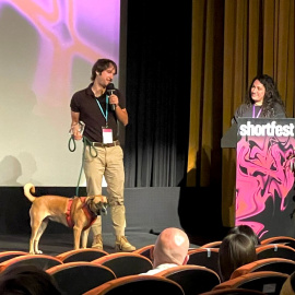 06/2023 - Marc Martínez Jordán en el moment de rebre el premi al millor curtmetratge del Festival Internacional de Cinema de Palm Springs.