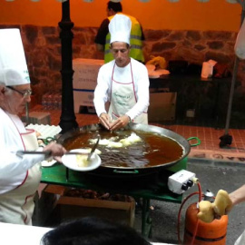 'La Huevada', una tradición que lleva celebrándose 35 años en el pueblo de Villafranca de Córdoba.