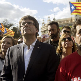Carme Forcadell, Carles Puigdemont i Jordi Sànchez en la manifestació de la Diada / EFE