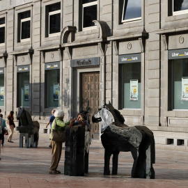 Vista de las oficinas centrales en Oviedo de Liberbank, entidad resultante de la unión de Cajastur-Banco CCM, Caja Cantabria y Caja Extremadura. EFE/José Luis Cereijido.
