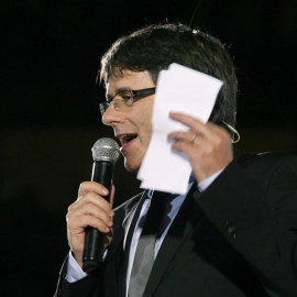 El president Carles Puigdemont durant la seva intervenció a l'inici de campanya pel referèndum / EFE. Toni Albir