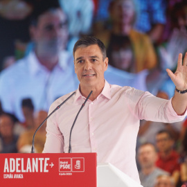 El secretario general del PSOE y presidente del Gobierno, Pedro Sánchez, interviene en el acto de inicio de la campaña, en el Pabellón de Convenciones de la Casa de Campo de Madrid, a 6 de julio de 2023, en Madrid (España).