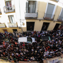 Decenas de personas asisten al acto a favor del referéndum soberanista en Catalunya organizado por la asociación "Madrileños por el derecho a decidir" hoy en el Teatro del Barrio, en Madrid. REUTERS/Sergio Pérez