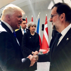 Rajoy y Trump durante la cumbre de la OTAN del pasado mes de mayo. / EUROPA PRESS