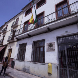 La entrada de los juzgados de Archidona donde se investiga a la madre huida con sus dos hijas. EFE