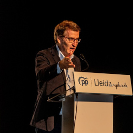 El presidente del Partido Popular, Alberto Núñez Feijóo, interviene en el 13 Congreso del PP, en el Teatre de l'Escorxador, a 23 de octubre de 2022, en Lleida, Cataluña.- Marc Trilla / Europa Press