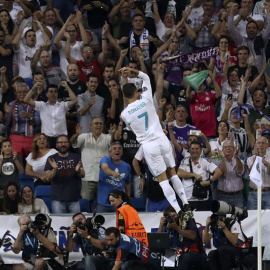 El delantero portugués del Real Madrid, Cristiano Ronaldo, celebra un gol marcado ante el Apoel. /EFE