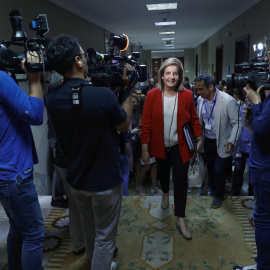 La ministra de Empleo, Fátima Báñez, a su llegada a la Comisión de Empleo para informar de las previsiones del Gobierno para hacer efectiva la prórroga del plan Prepara, que prevé ayudas de 400 euros a parados de larga duración que han agotado toda