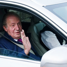 Fotografía de archivo del rey emérito durante su anterior visita a Sanxenxo, a 23 de mayo de 2022.