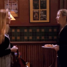 La actriz Lisa Kudrow interpreta los papeles de Phoebe y Ursula Buffay en 'Friends'
