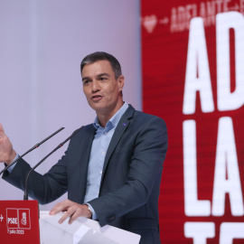 El secretario general del PSOE y presidente del Gobierno, Pedro Sánchez, interviene en la presentación del programa electoral del PSOE para las elecciones generales