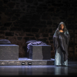 La actriz Ana Belén interpreta a una Julieta madura en la obra ‘Romeo y Julieta despiertan’, de E.L. Petschinka, en el Teatro Clásico de Cáceres, a 9 de junio de 2023.