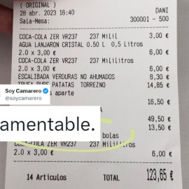 Foto del ticket del restaurante con el insulto a la clienta. / @soycamarero