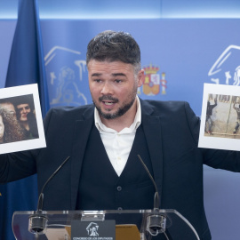El portavoz de ERC en el Congreso, Gabriel Rufián, durante una rueda de prensa anterior a la reunión de la Junta de Portavoces, en el Congreso de los Diputados, a 14 de marzo de 2023, en Madrid (España). — Europa Press/Alberto Ortega