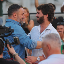 Santiago Abascal y el vicepresidente de la Junta de Castilla y León, Juan García-Gallardo, durante un acto en Valladolid, a 7 de julio de 2023.
