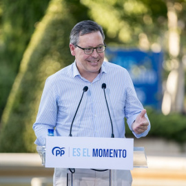 El secretario general del PP de Madrid, Alfonso Serrano, durante un encuentro de campaña para las elecciones del 23J, a 12 de julio de 2023 en Móstoles (Madrid).- A. Pérez Meca / Europa Press