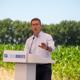 El líder del PP, Alberto Núñez Feijóo, clausura un acto sectorial sobre el sistema agroalimentario y el mundo rural, 1 de julio de 2023, en Santa María de Gimenells, Lleida, en plena precampaña.