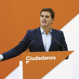 El presidente de Ciudadanos, Albert Rivera, durante la rueda de prensa que ha ofrecido tras la reunión de la Ejecutiva de Ciudadanos. EFE/J.P.Gandul