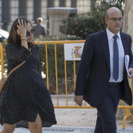 Patricia Rodríguez, hija de Edmundo Rodríguez Sobrino, hombre fuerte de Ignacio González, a su llegada a la Audiencia Nacional para declarar ante el juez Manuel García Castellón en calidad de investigada por el Caso Lezo. EFE/Emilio Naranjo
