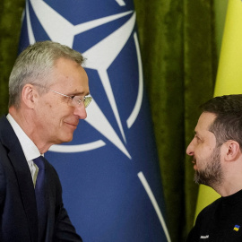 El secretario general de la OTAN, Jens Stoltenberg, junto al presidente ucraniano, Volodímir Zelenski.
