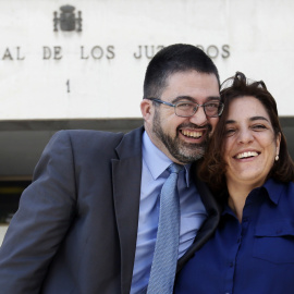 Los concejales del Ayuntamiento de Madrid Carlos Sánchez Mato y Celia Mayer a la salida hoy de los Juzgados de Plaza de Castilla tras declarar como investigados en el juzgado número 21 de Madrid. EFE/ Fernando Alvarado