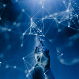 La inteligencia artificial se ha colado en los programas políticos de PSOE, PP y Sumar, pero Vox no la menciona.