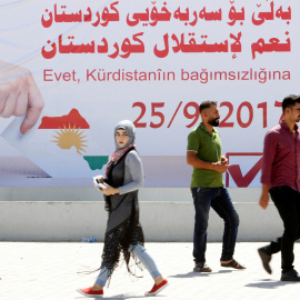 Un cartel llama la movilización para votar por la independencia del Kurdistán el próximo 25 de septiembre