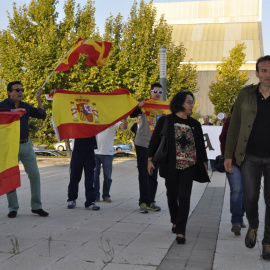 Pablo Muñoz a su entrada en la Asamblea de Unidos Podemos. EUROPA PRESS