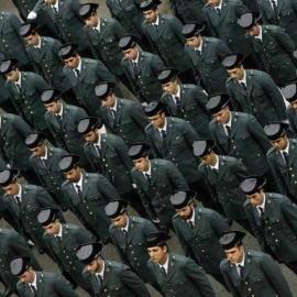 Agentes de la Guardia Civil, durante una ceremonia de graduación. MARCELO DEL POZO/REUTERS