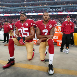 Figuras del deporte, de rodillas contra la violencia racista y las críticas de Trump.