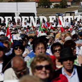 Pancarta a favor de la independencia en el acto central del Alderdi Eguna (Día del Partido), que el PNV celebró el pasado fin de semana en las campas de Foronda, a las afueras de Vitoria. EFE/David Aguilar