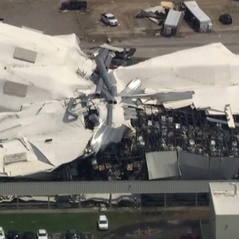 Planta de Pfizer dañada tras el tornado que ha abatido Carolina del Norte, a 19 de julio de 2023