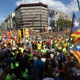 Vista de la calle Aragón con el Paseo de Gracia de Barcelona durante la tradicional manifestación convocada por la ANC con motivo de la Diada. /EFE