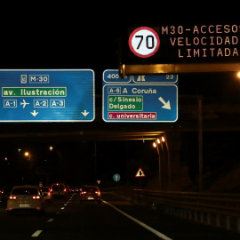 El Ayuntamiento de Madrid ha activado esta noche las restricciones al tráfico establecidas en el protocolo contra la contaminación aprobado en enero de 2016 / EFE -  Mariscal