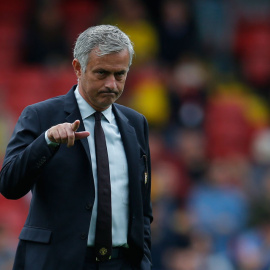 Jose Mourinho gesticula ayer en la derrota del Manchester United ante el Watford. /REUTERS