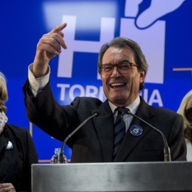 El expresidente de la Generalitat, Artur Mas (c), la exvicepresidenta Joana Ortega (d), y la exconsellera de Enseñanza Irene Rigau. - EFE