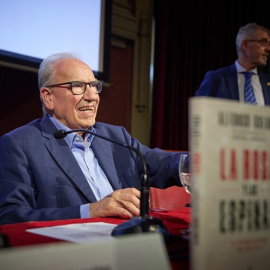El exvicepresidente del Gobierno, Alfonso Guerra, durante la presentación de su nueva obra 'La rosa y las espinas', en el Ateneo de Madrid, a 20 de septiembre de 2023.- Jesús Hellín / Europa Press