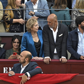 La periodista Ana Rosa Quintana y su marido, Juan Muñoz, en la plaza de toros de Las Ventas, en Madrid, a 11 de mayo de 2023.