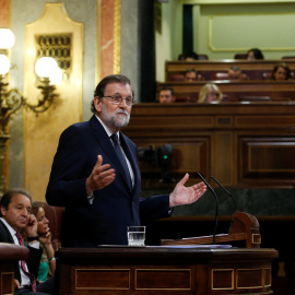 El presidente del Gobierno, Mariano Rajoy, en la tribuna del Congreso de los Diputados, durante la moción de censura presentada por Unidos Podemos. REUTERS
