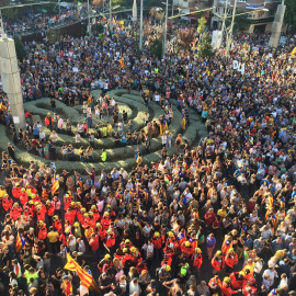 Concentració a la plaça Ricard Viñes de Lleida en contra de la repressió i en defensa del referèndum / Mònica Mombiela